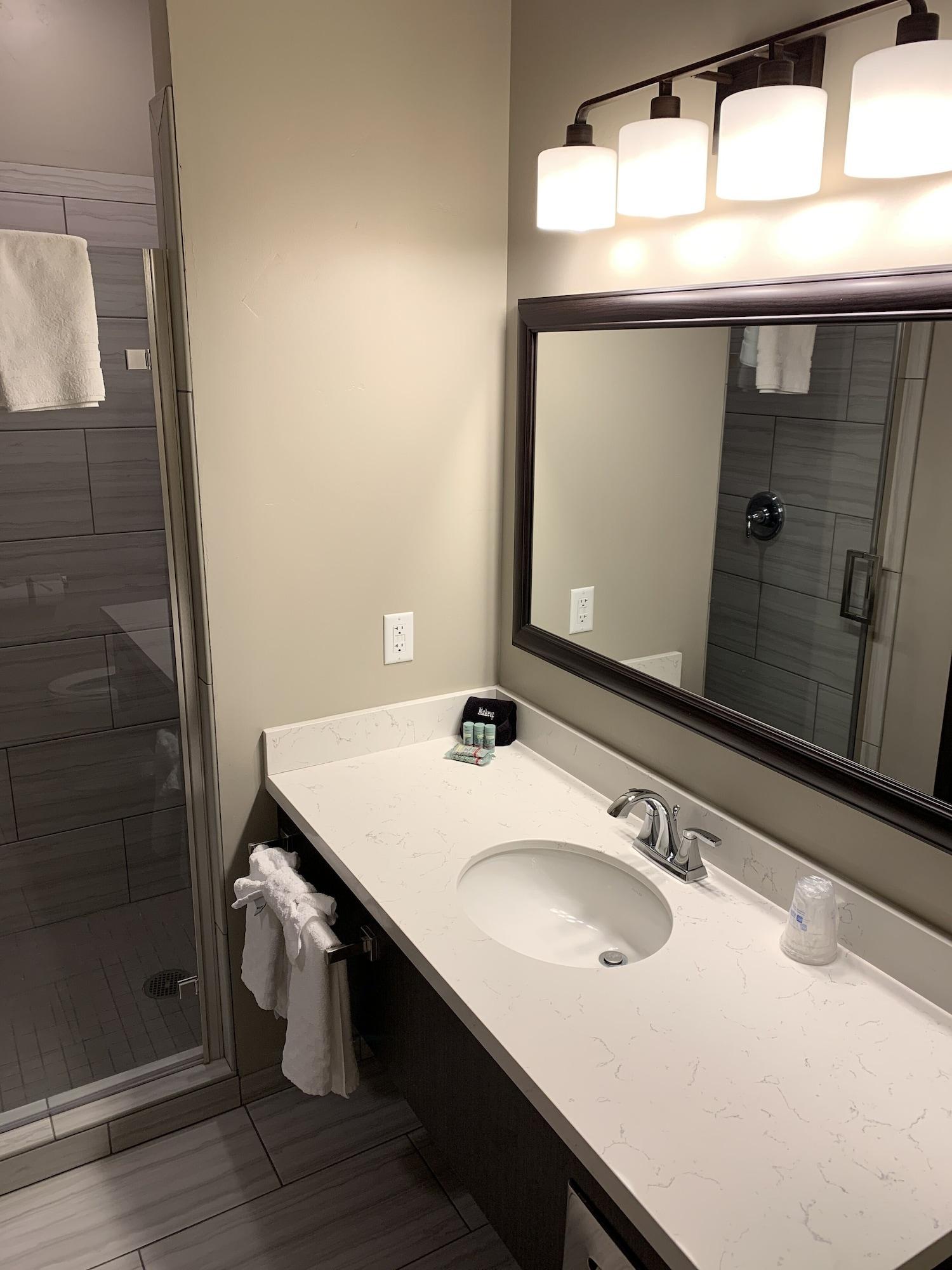 Hotel Western Sawtooth Inn&suites 3*